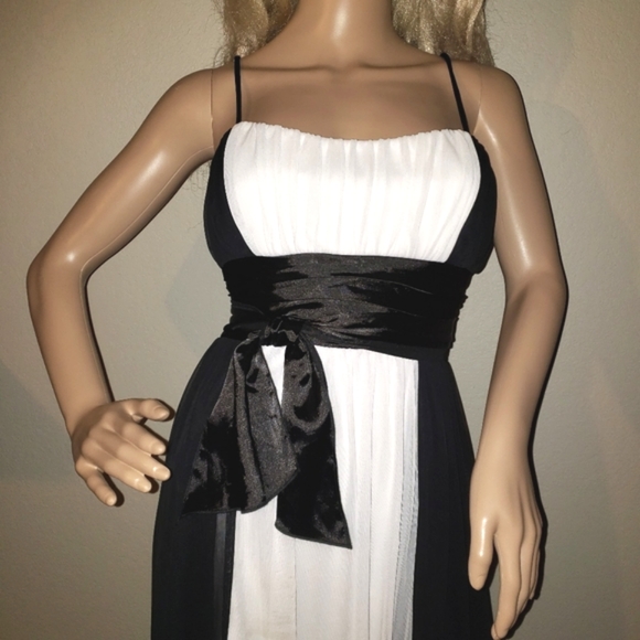 🔥Black and White Dress | Sz M - Picture 2 of 2